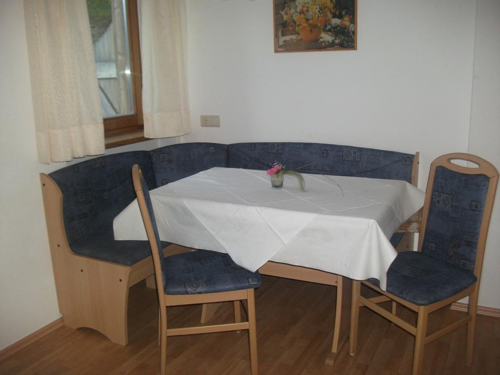 Steinerhof Apartman Dobbiaco Szoba fotó