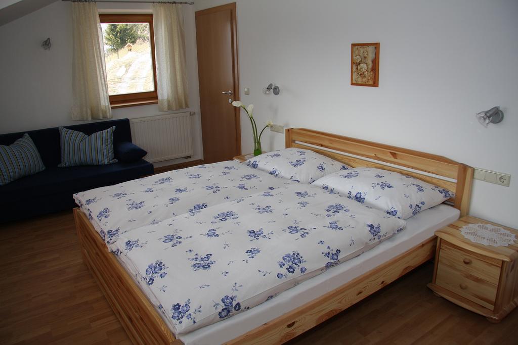 Steinerhof Apartman Dobbiaco Szoba fotó